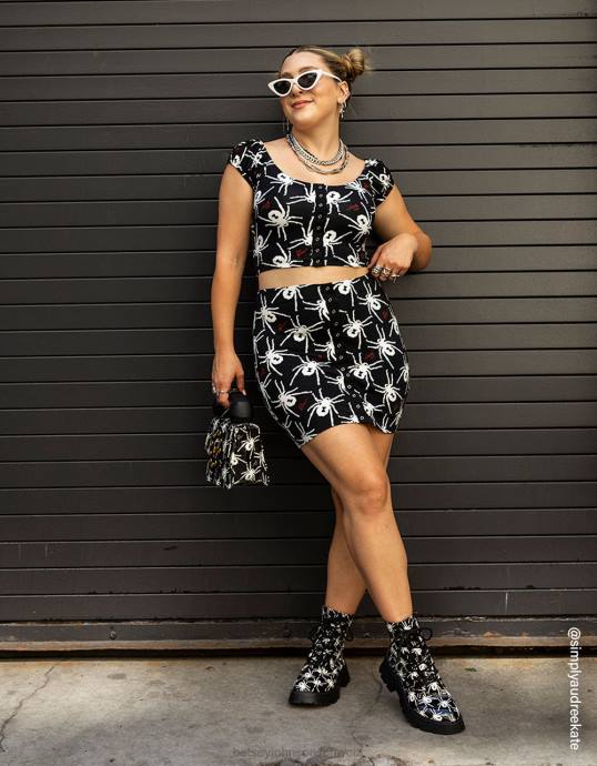 Frauen Betsey Johnson 80th-Bash-Minirock mit Druckknöpfen vorne Schwarz-Weiss Kleidung ZJFF297