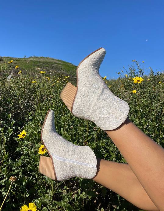 Frauen Betsey Johnson Diva Elfenbein Schuhe ZJFF37