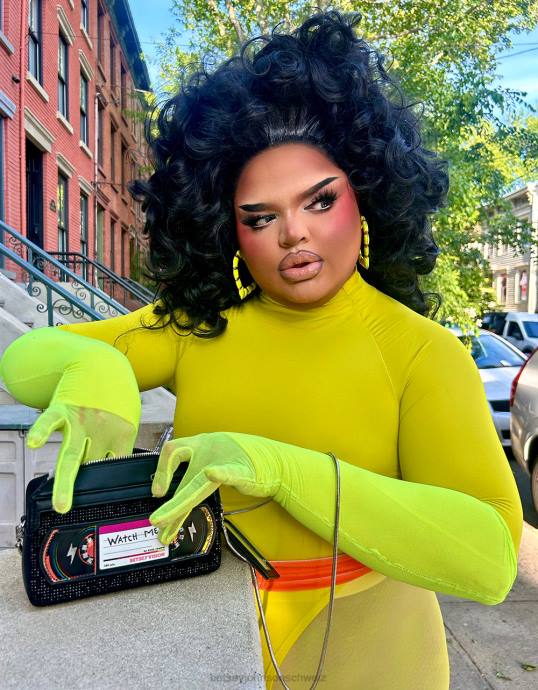 Frauen Betsey Johnson Kitsch sei nett zurückspulen vhs crossbody Schwarz Zubehör ZJFF223