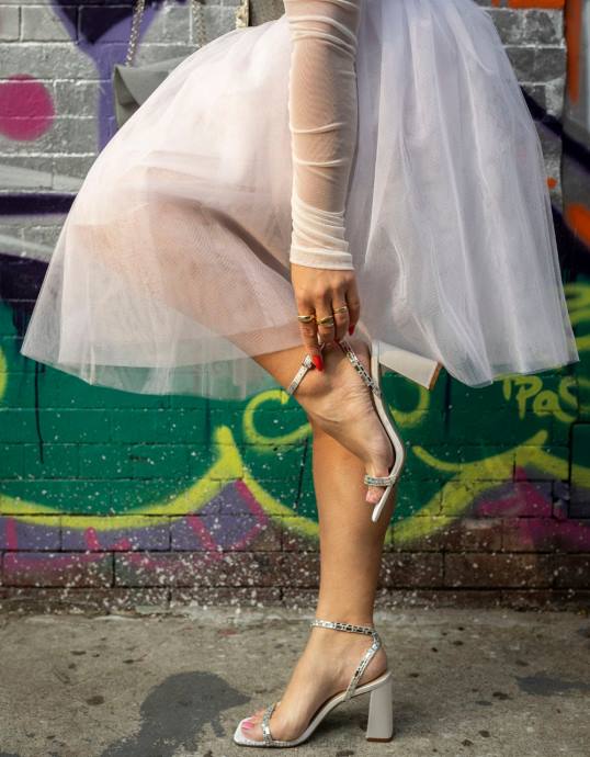 Frauen Betsey Johnson Scott Elfenbein Schuhe ZJFF147