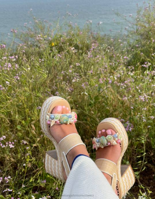 Frauen Betsey Johnson Shellie natürliches Multi Schuhe ZJFF67