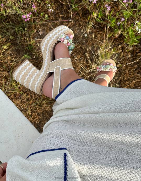 Frauen Betsey Johnson Shellie natürliches Multi Schuhe ZJFF67