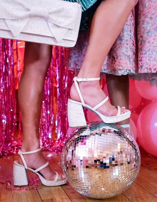 Frauen Betsey Johnson denni Elfenbein Schuhe ZJFF69