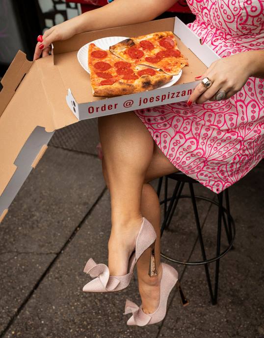 Frauen Betsey Johnson edel Sekt Schuhe ZJFF62