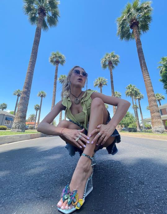 Frauen Betsey Johnson kynlee blau-multi Schuhe ZJFF34