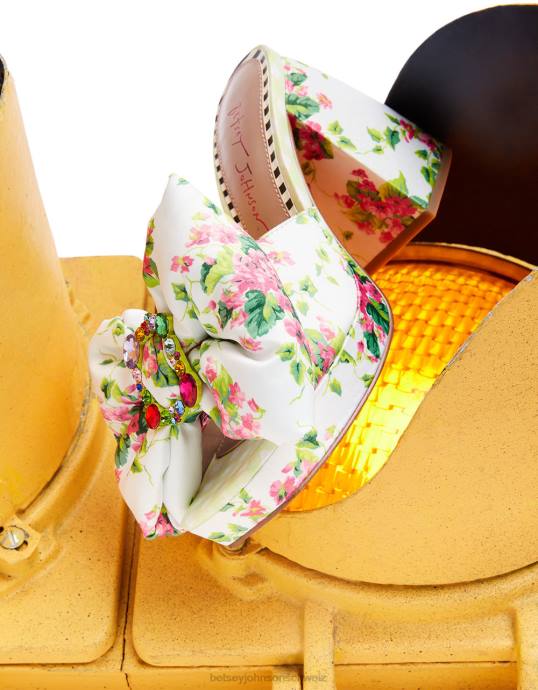 Frauen Betsey Johnson möglich weiß-multi Schuhe ZJFF8