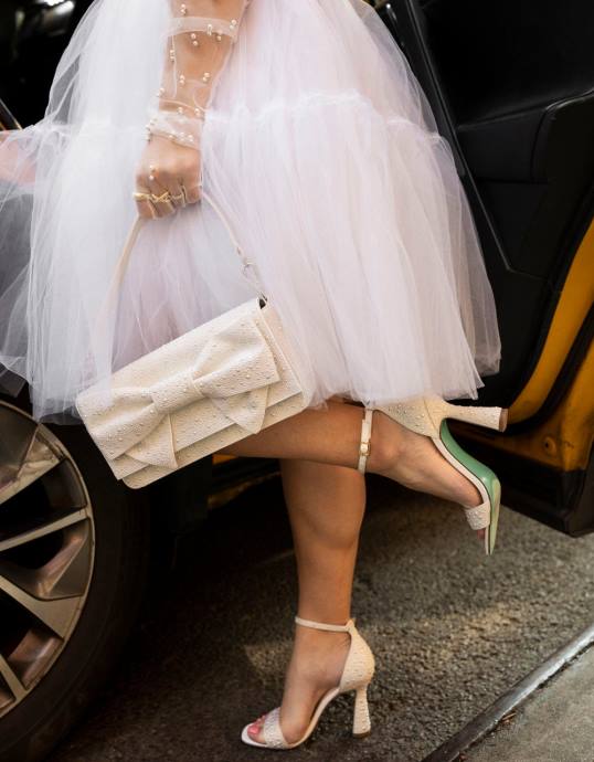 Frauen Betsey Johnson umwandelbare Bogentasche Elfenbein Zubehör ZJFF218